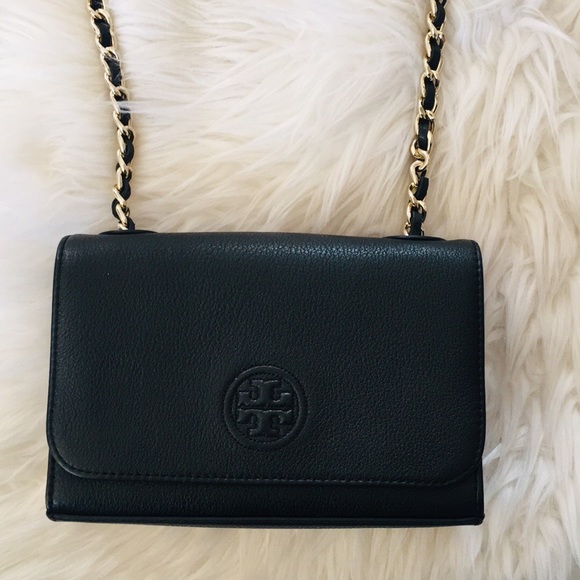 Tory Burch Handbags - NWT Tory Burch Shrunken Bombe black crossbody bag